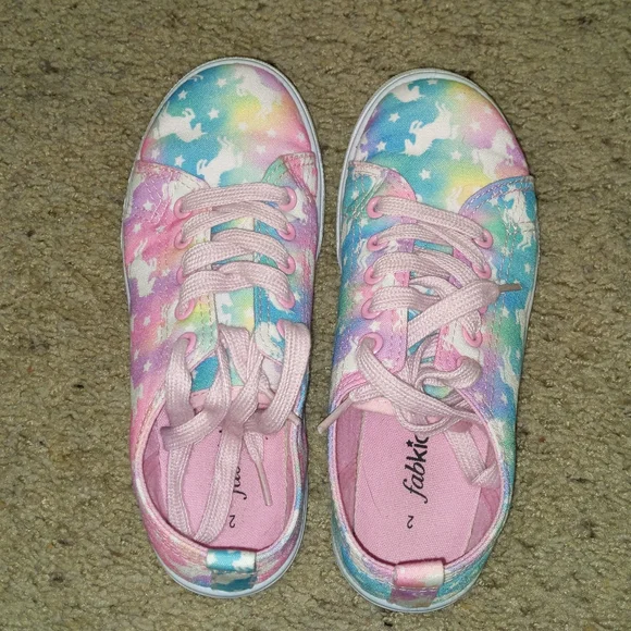 Kid's size 2 sneakers - Picture 1 of 6